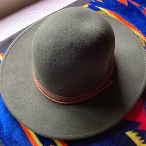 Women’s Brixton drawstring hat forest green with leather band